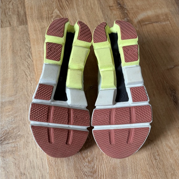 On Cloudflyer 4 Running Shoes - Picture 6 of 7